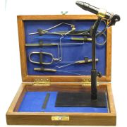 Набор инструментов  в деревянной коробке ROYAL COACHMAN KIT FLY FISHING